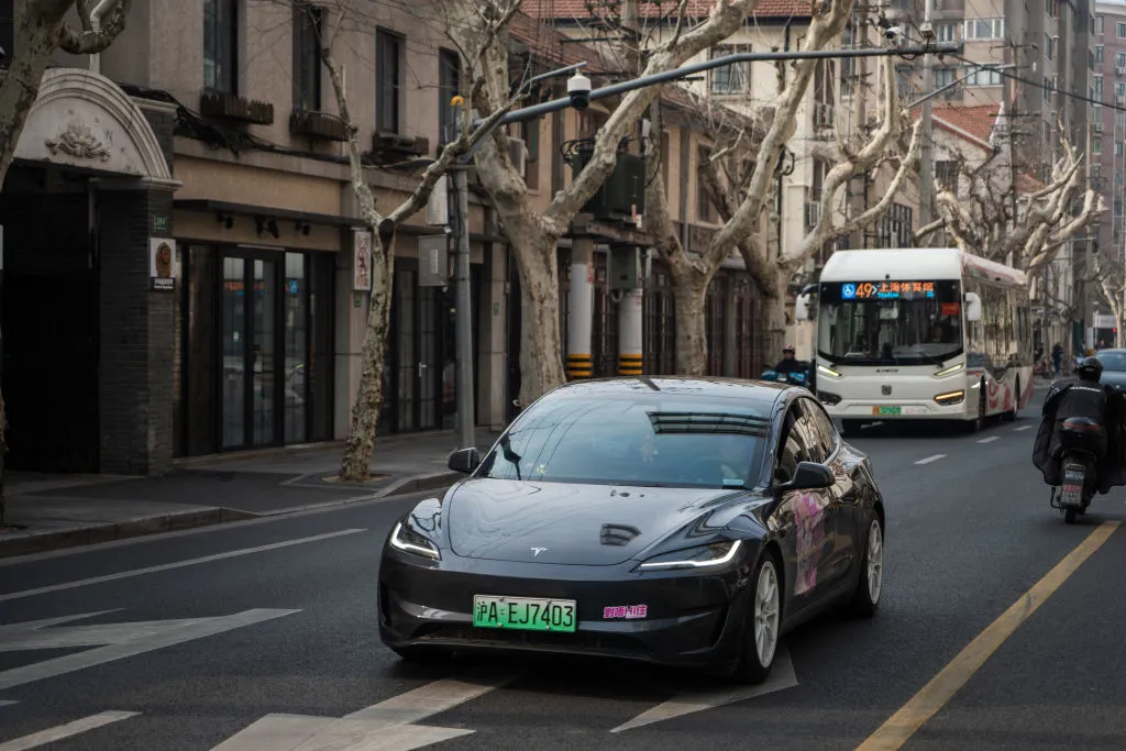Tesla опровергает роль автопилота в смертельной аварии в Техасе