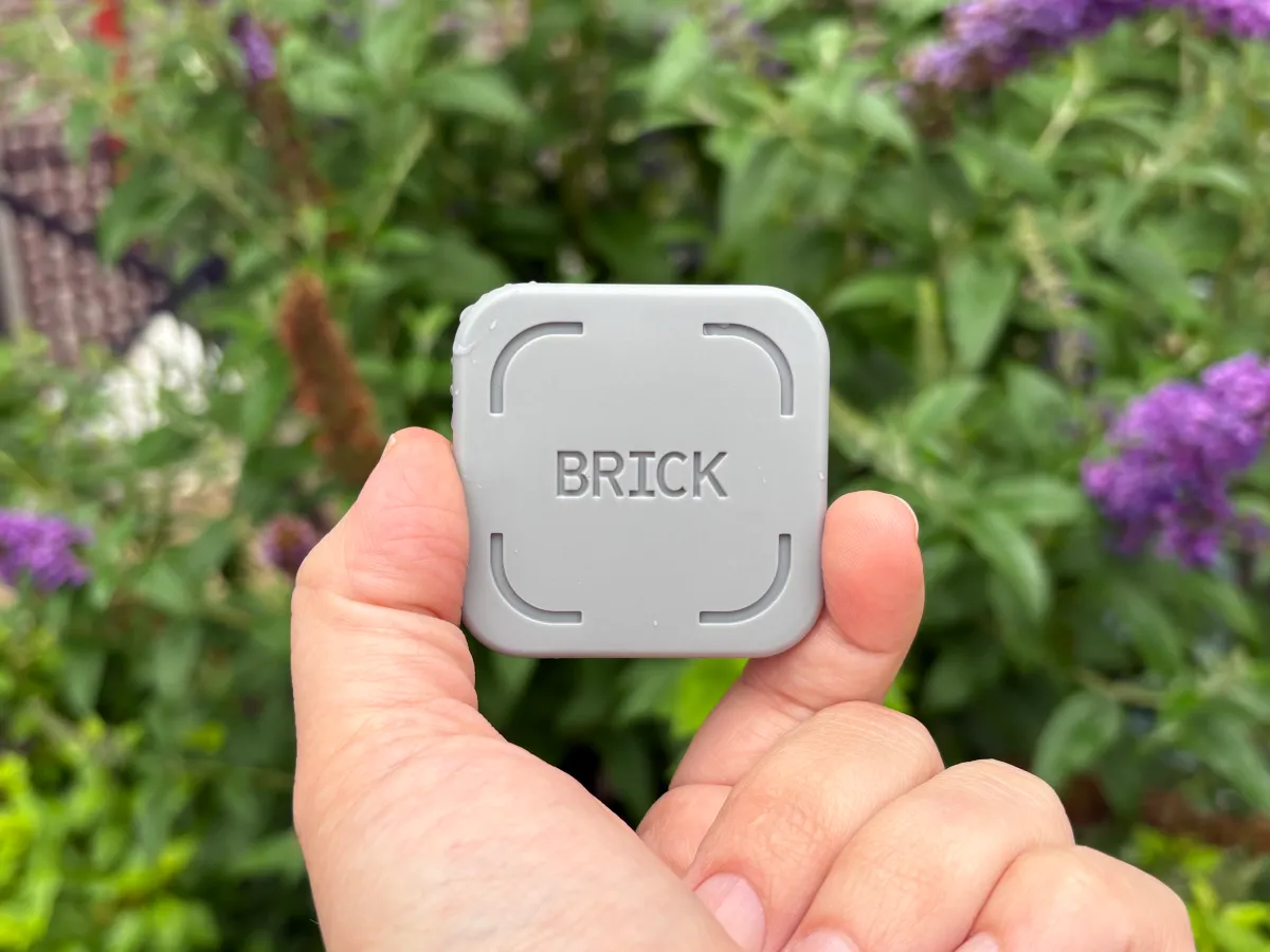 «Brick» — гаджет, который реально помогает сократить время у экрана
