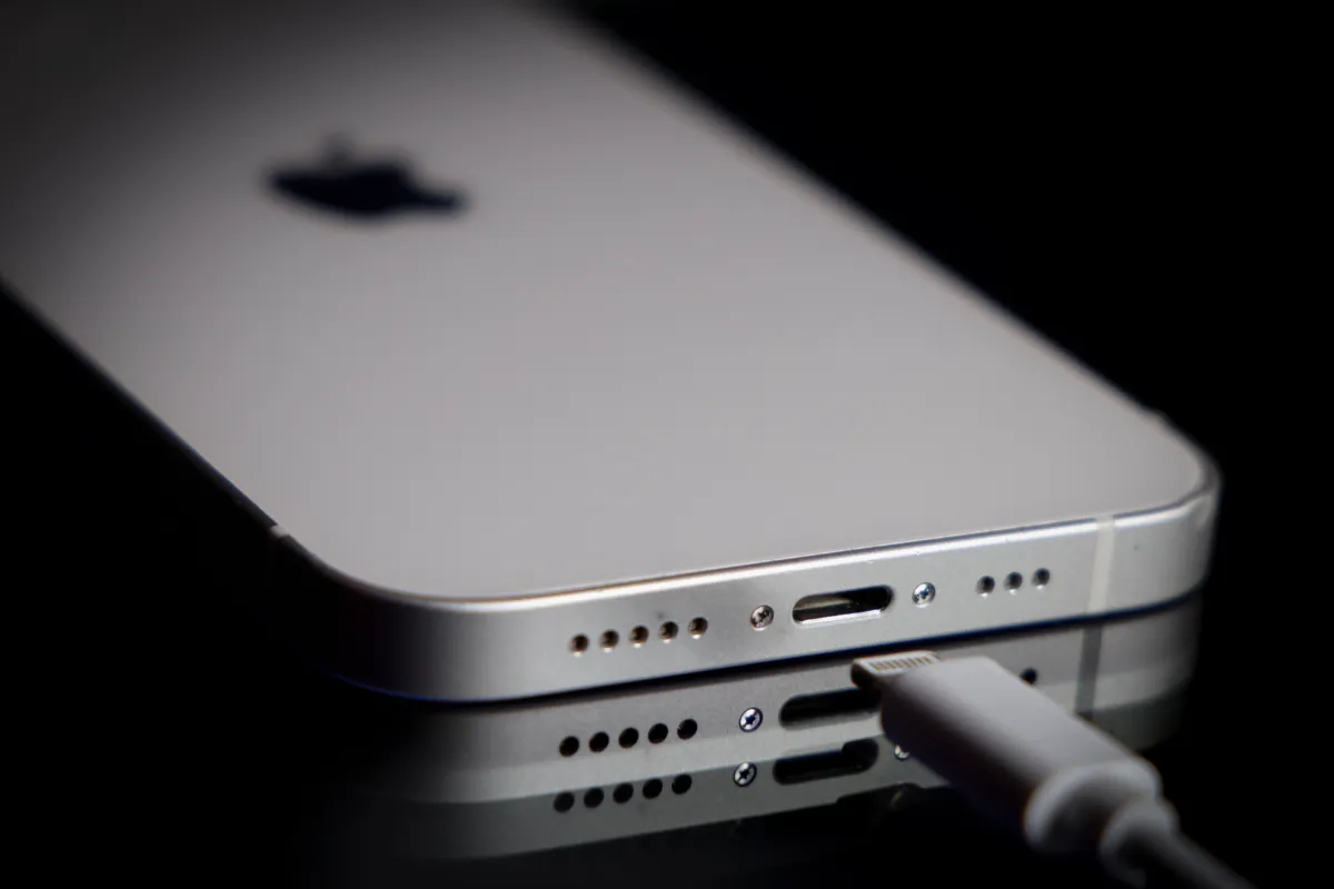 Обнаружена непатчимая уязвимость в чипах Apple, открывающая путь к взлому iPhone